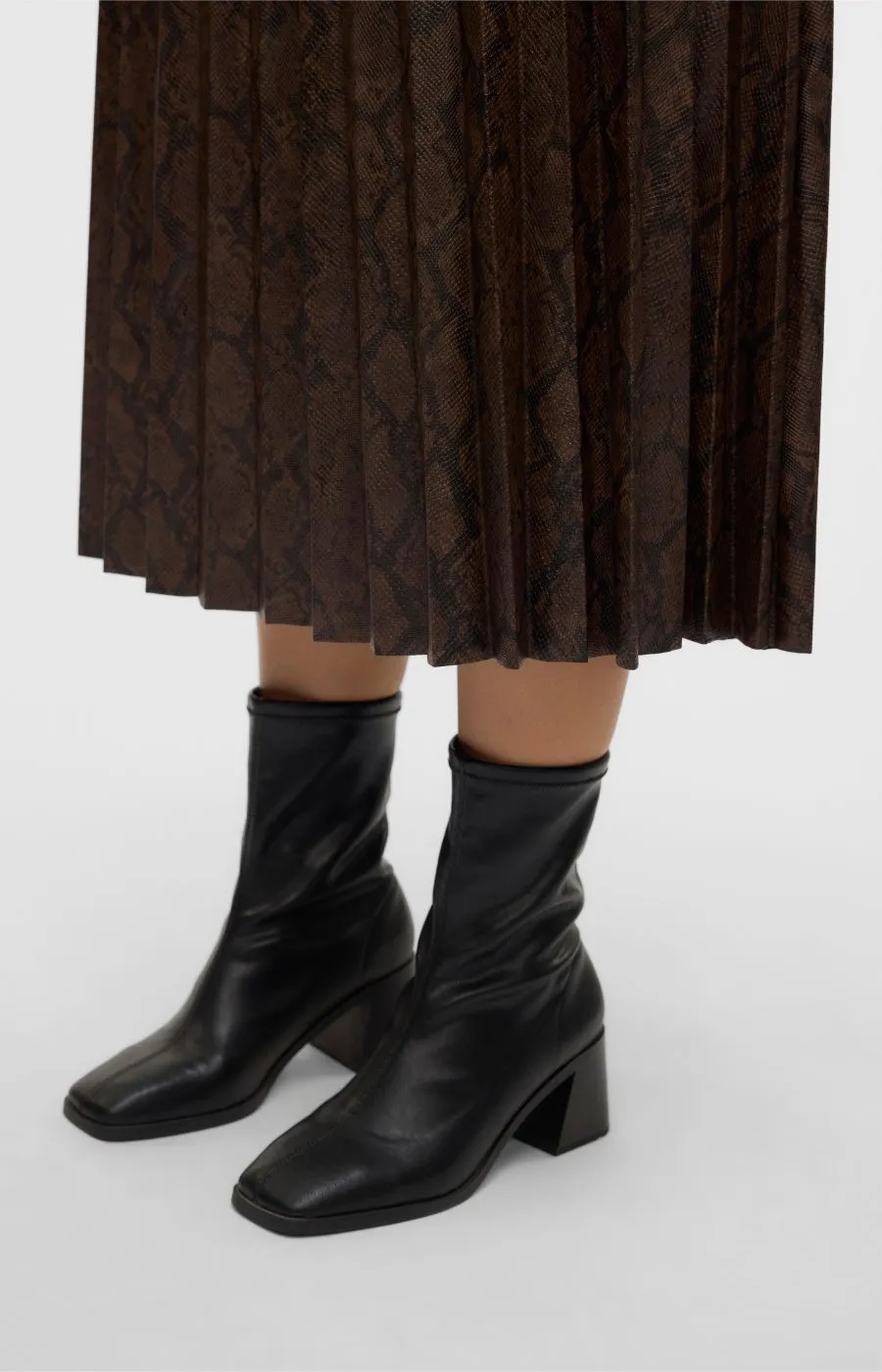 Vero Moda Curve Nita Leather Look Skirt